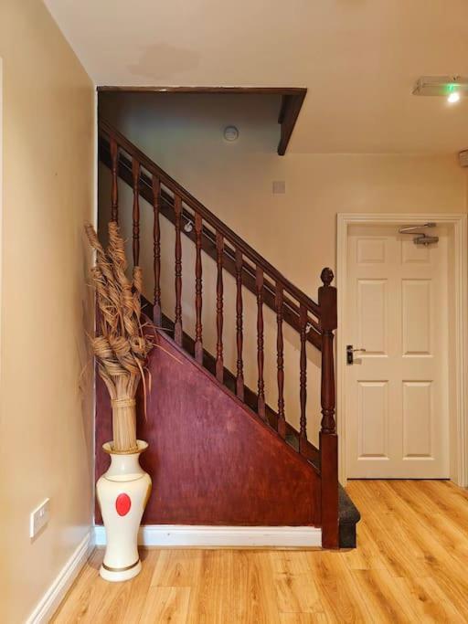 Luxury 5-bed House Near Nec & Bhx Apartment
