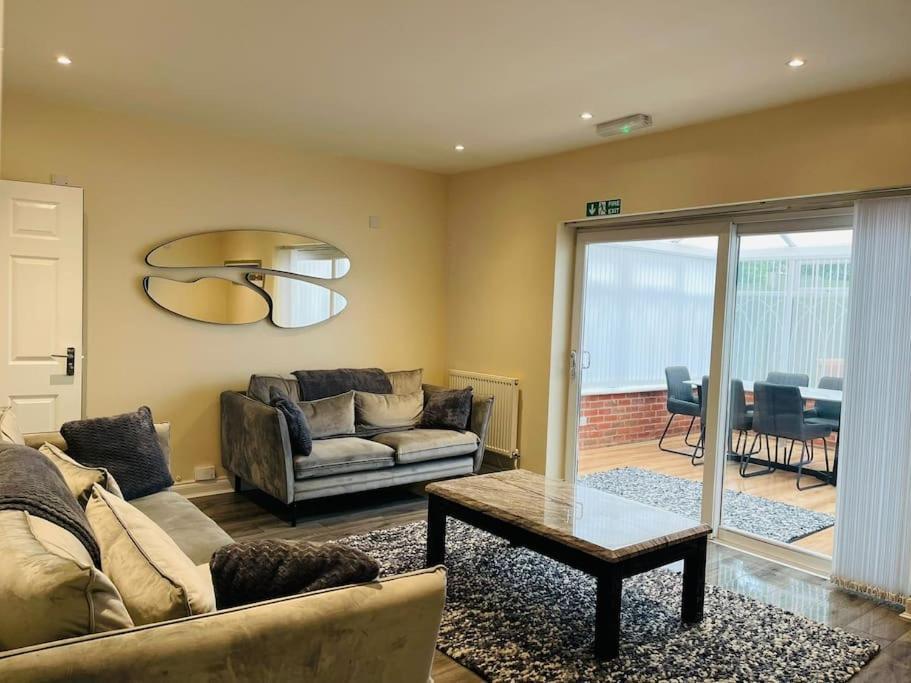 Luxury 5-bed House Near Nec & Bhx Apartment